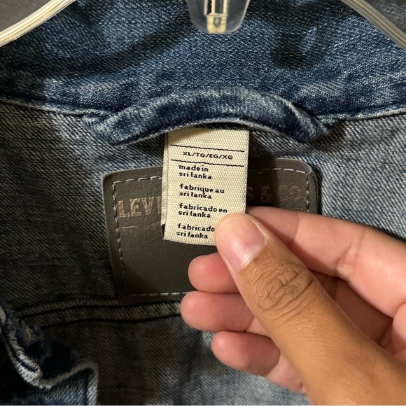 Levi’s Cropped Denim Jacket - Picture 4 of 8